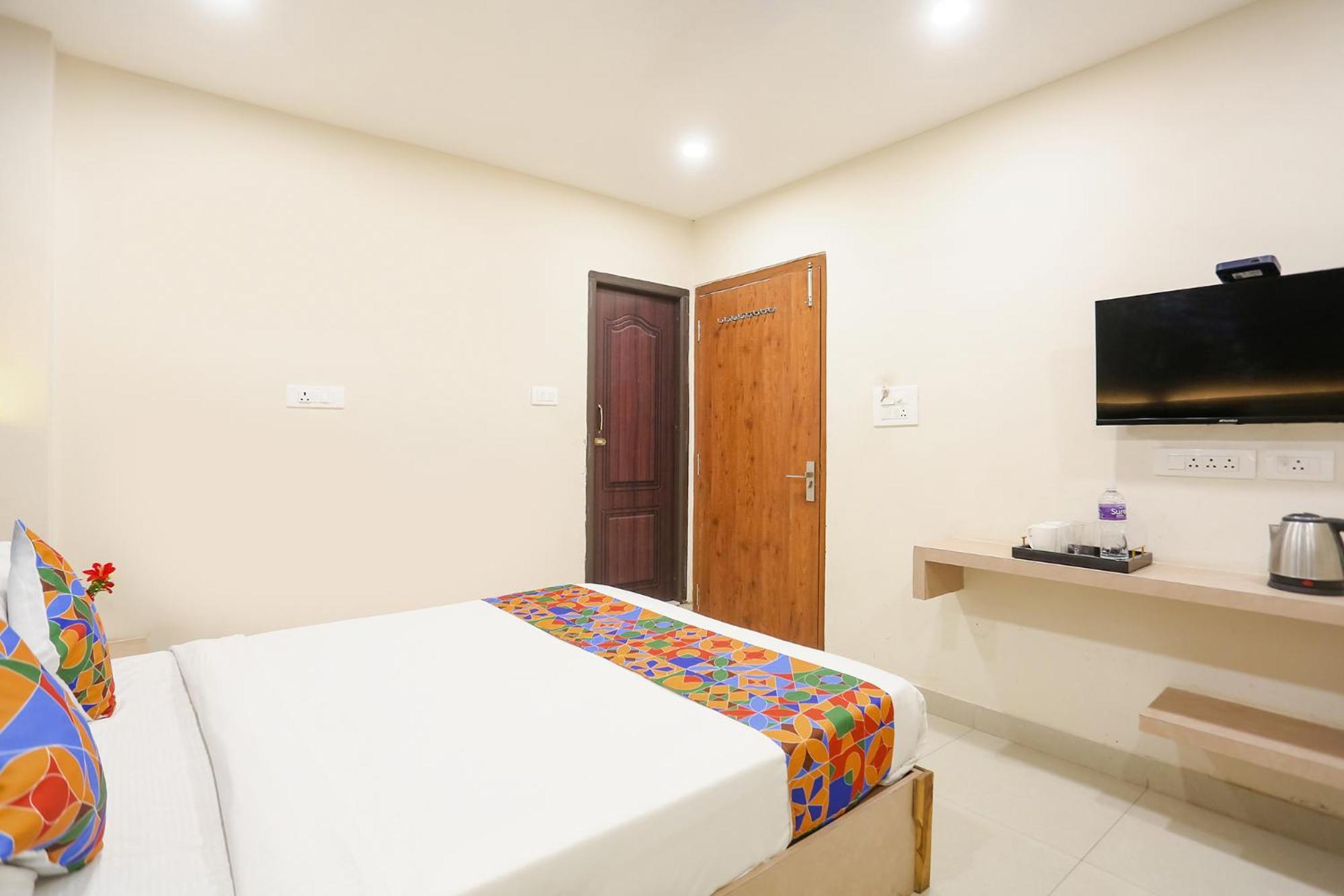 Fabhotel Hari Kunj 900 M From Kashi Vishwanath Temple Варанаси Экстерьер фото