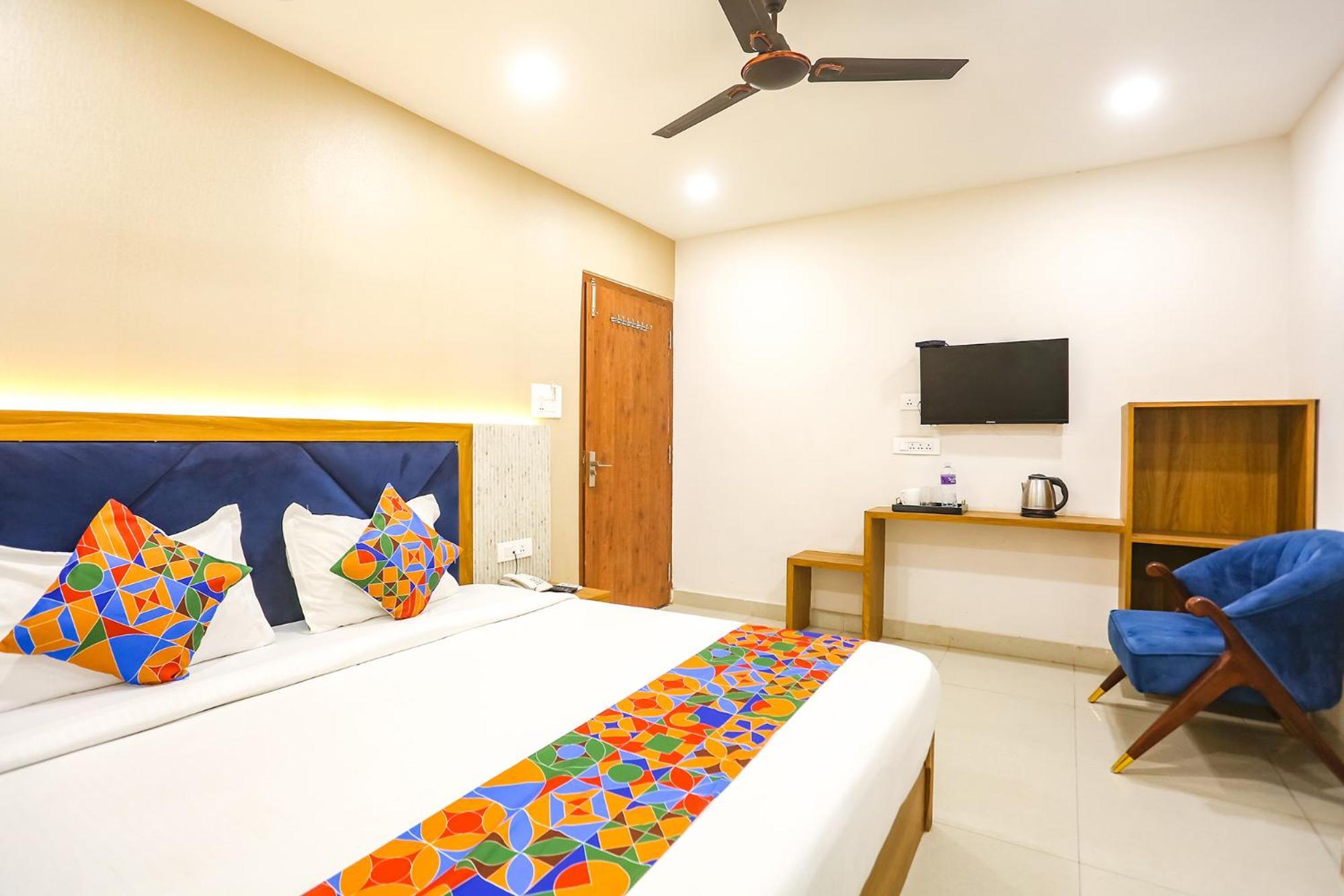 Fabhotel Hari Kunj 900 M From Kashi Vishwanath Temple Варанаси Экстерьер фото