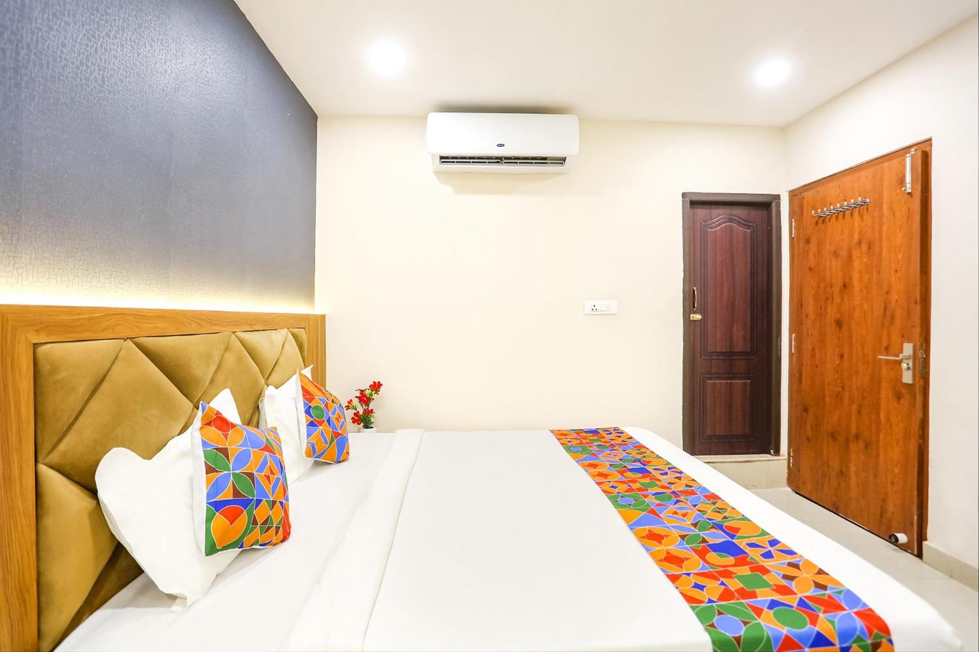 Fabhotel Hari Kunj 900 M From Kashi Vishwanath Temple Варанаси Экстерьер фото