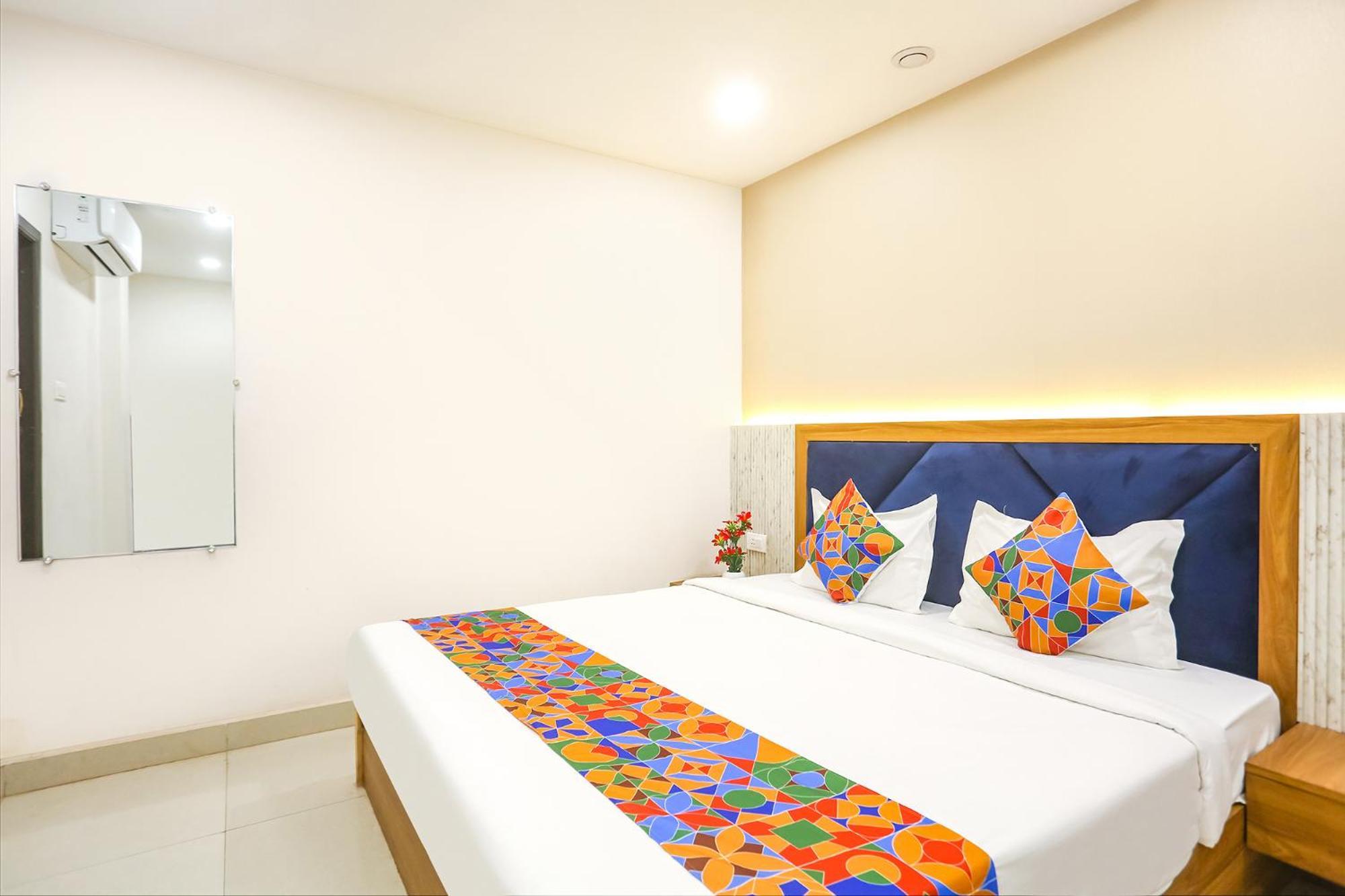 Fabhotel Hari Kunj 900 M From Kashi Vishwanath Temple Варанаси Экстерьер фото