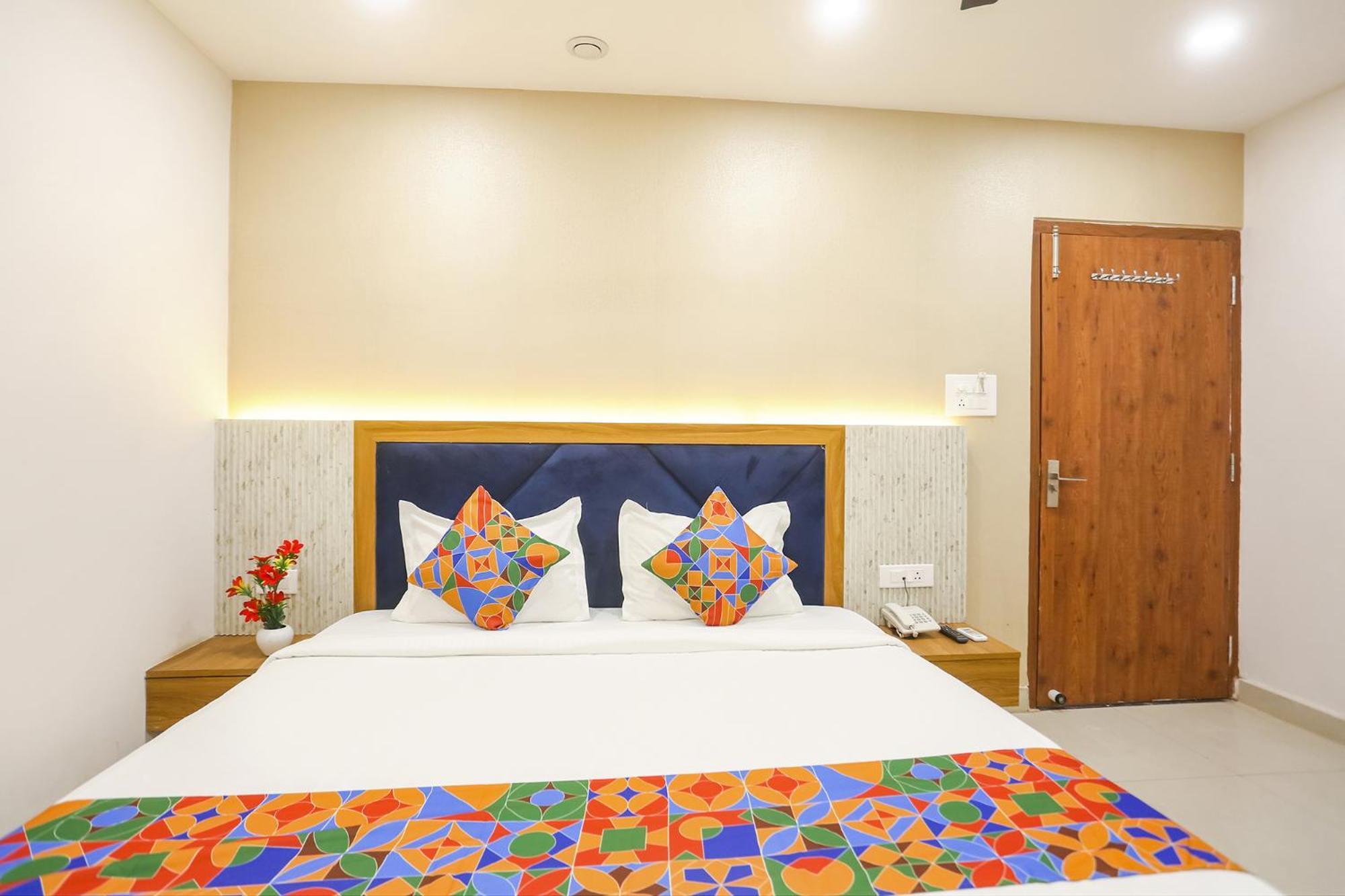 Fabhotel Hari Kunj 900 M From Kashi Vishwanath Temple Варанаси Экстерьер фото